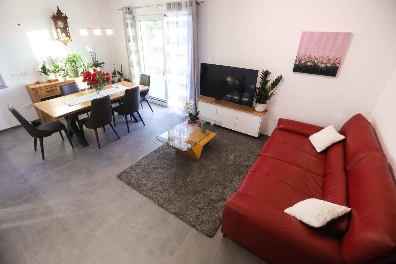 Ferienwohnung Hisa Dobrega Pocutja Kozina Exterior foto